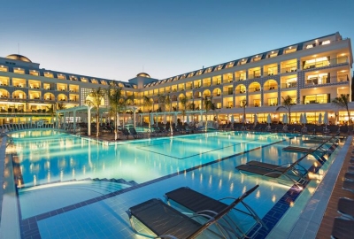Karmir Hotel Resort & Spa
