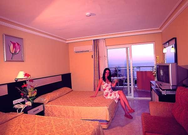 FiRST CLASS HOTEL