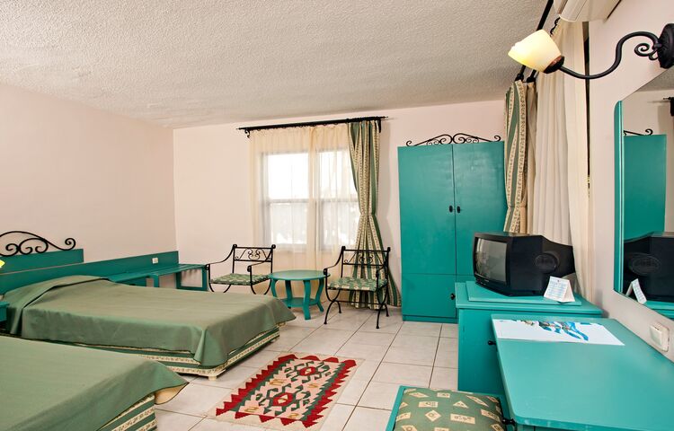 Club Titan Hotel