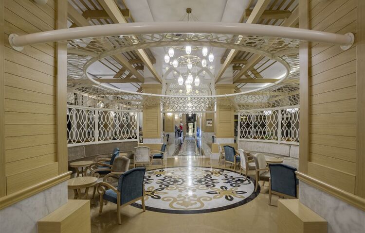 Side Crown Charm Palace