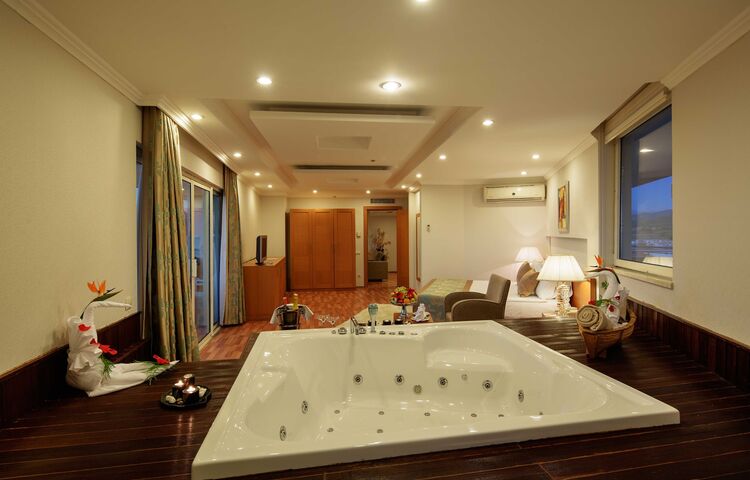 Crystal Admiral Resort Suites Spa