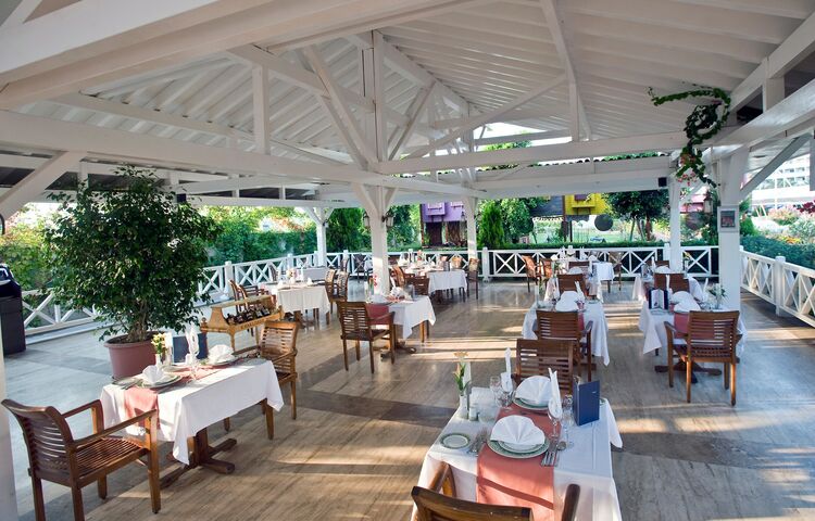 Crystal Admiral Resort Suites Spa