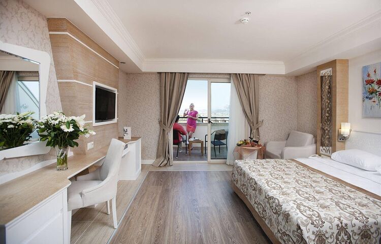 Crystal Sunset Luxury Resort & SPA
