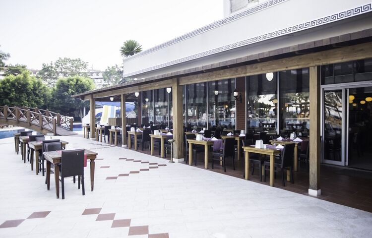 Palmet Beach Resort Hotel