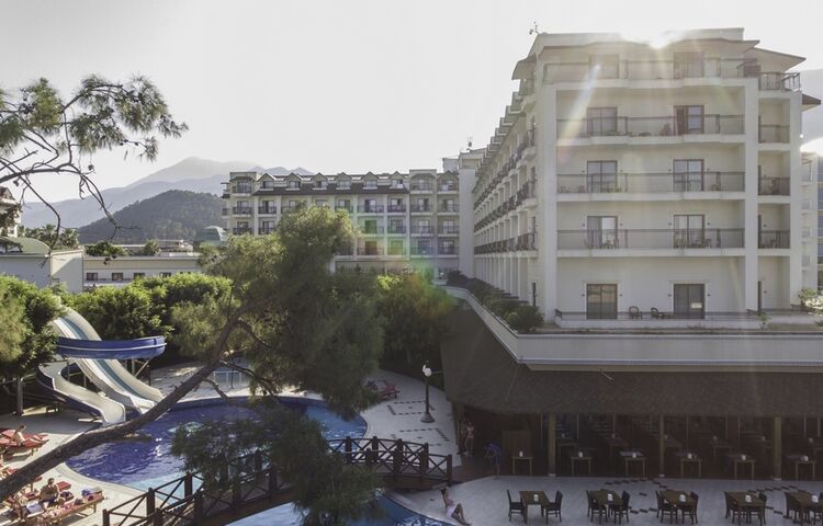 Palmet Beach Resort Hotel