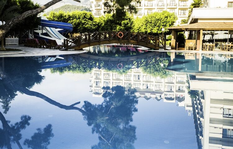 Palmet Beach Resort Hotel