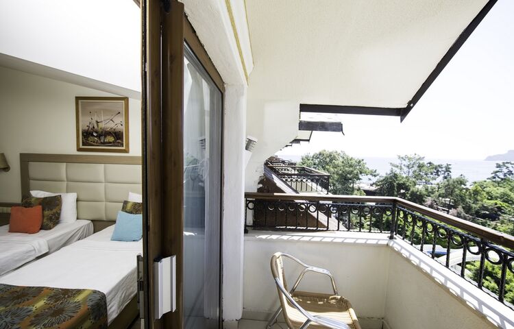 Palmet Beach Resort Hotel