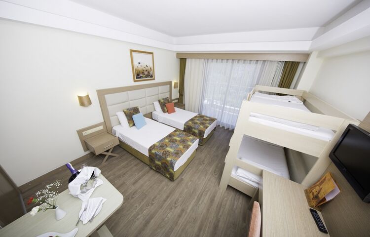 Palmet Beach Resort Hotel