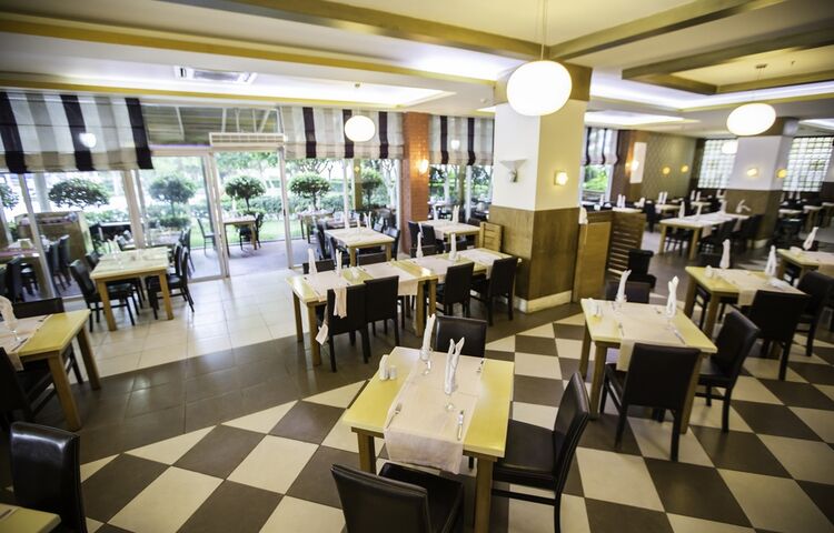 Palmet Beach Resort Hotel
