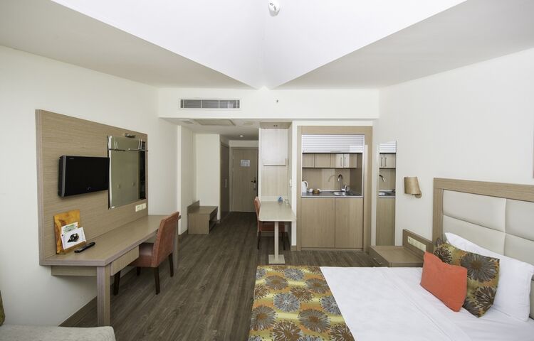 Palmet Beach Resort Hotel