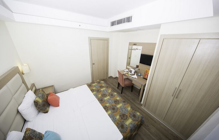 Palmet Beach Resort Hotel