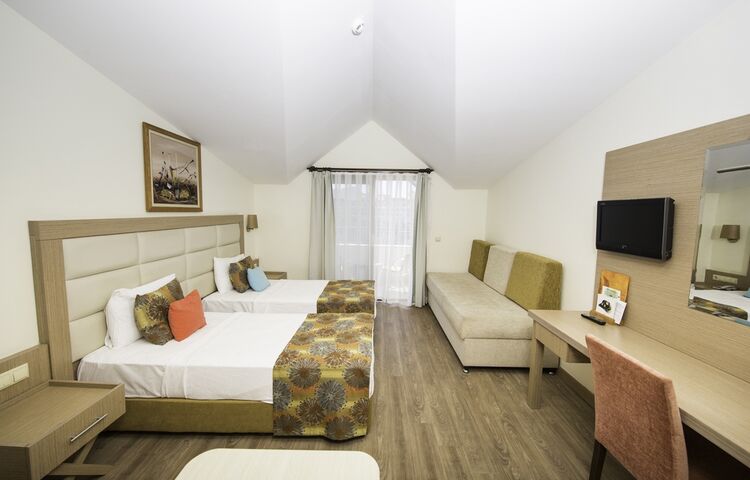 Palmet Beach Resort Hotel