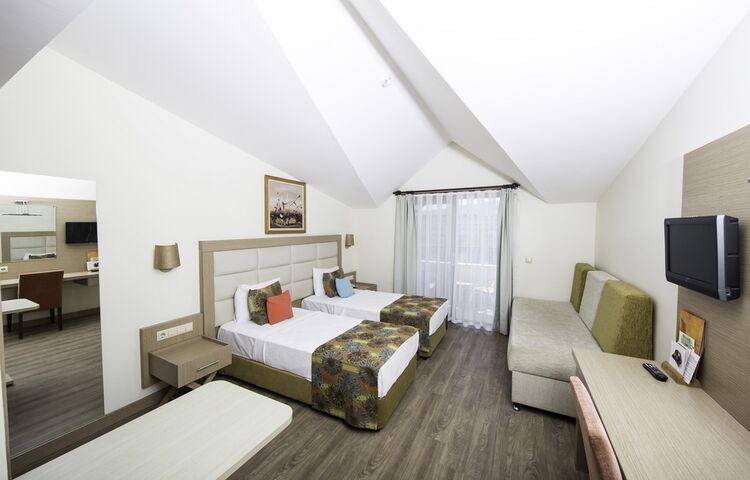 Palmet Beach Resort Hotel