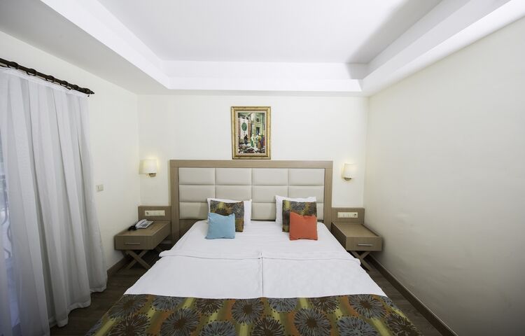 Palmet Beach Resort Hotel