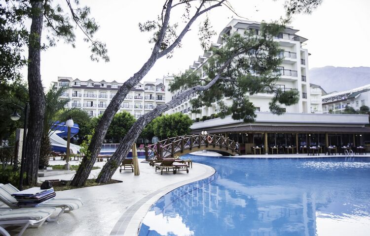 Palmet Beach Resort Hotel