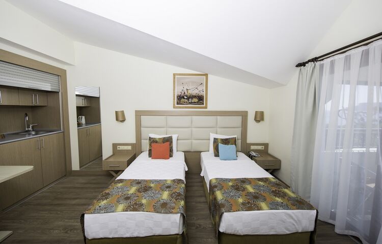 Palmet Beach Resort Hotel