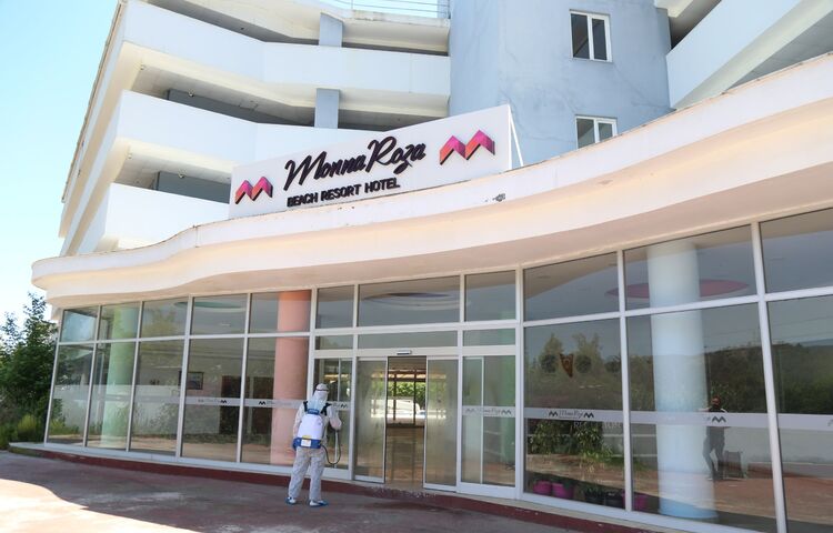 Monna Roza Beach