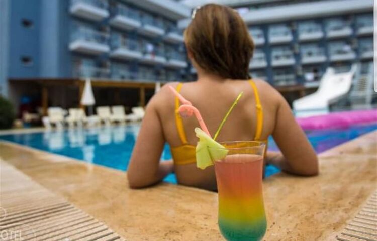 Monna Roza Beach