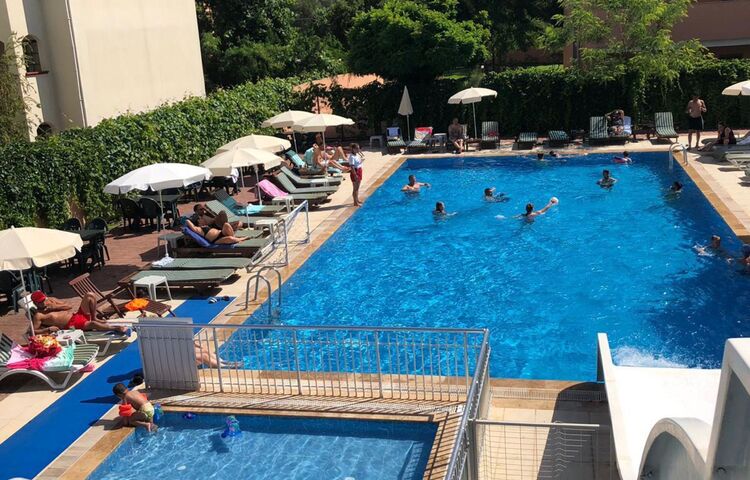Monna Roza Beach