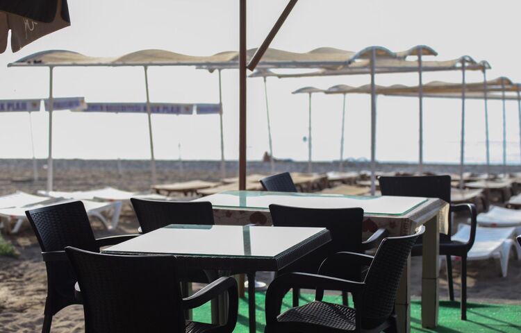 Monna Roza Beach
