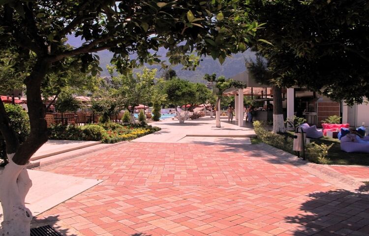 Monna Roza Garden Resort Hotel