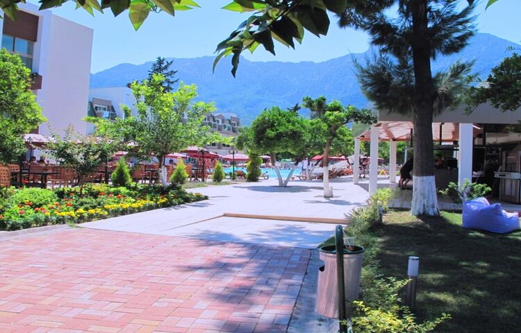 Monna Roza Garden Resort Hotel