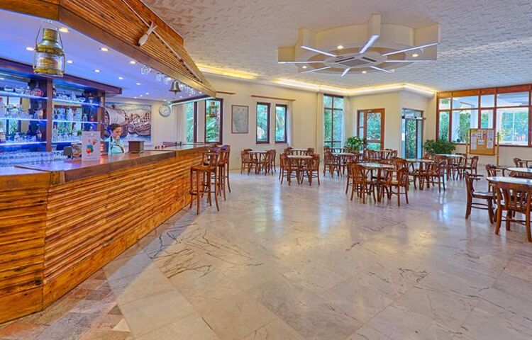 Sailor's Beach Club