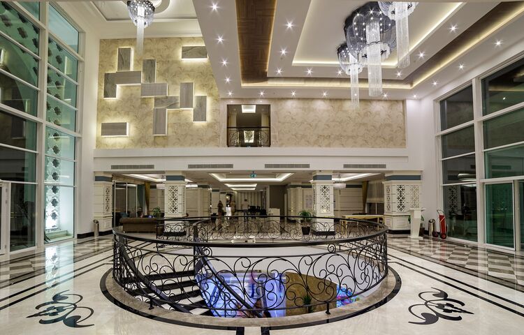 Karmir Hotel Resort & Spa
