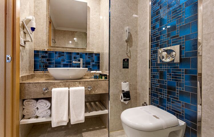 Karmir Hotel Resort & Spa