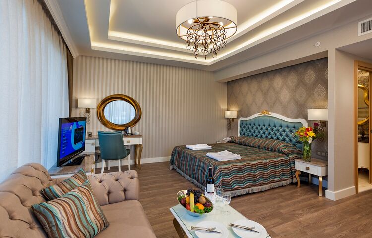 Karmir Hotel Resort & Spa