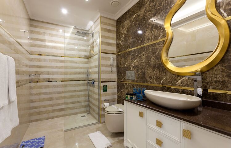 Karmir Hotel Resort & Spa