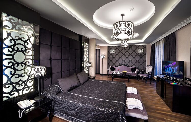 Karmir Hotel Resort & Spa