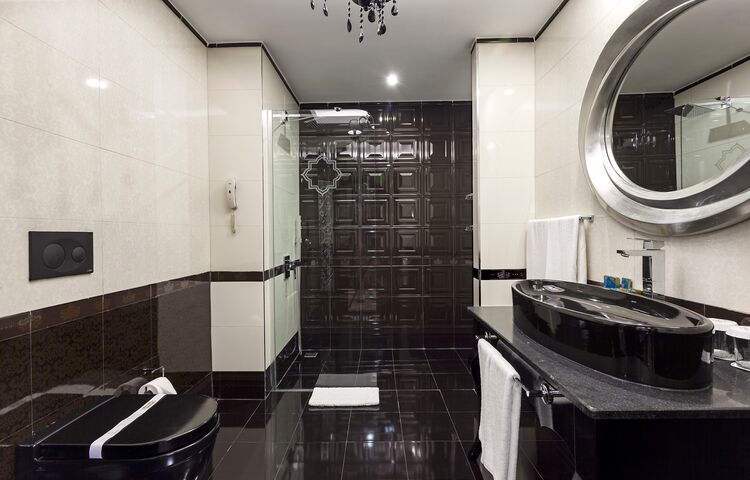 Karmir Hotel Resort & Spa