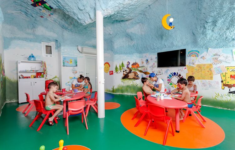 Karmir Hotel Resort & Spa