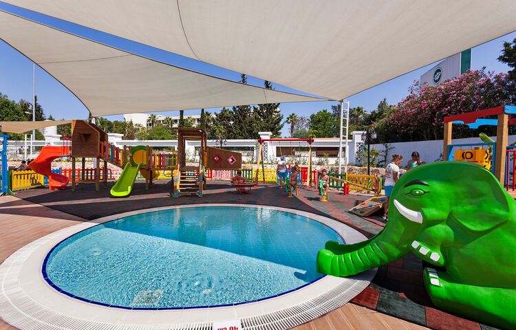 Karmir Hotel Resort & Spa