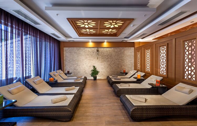 Karmir Hotel Resort & Spa