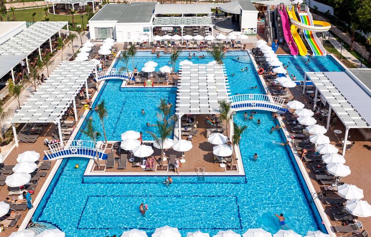 Karmir Hotel Resort & Spa