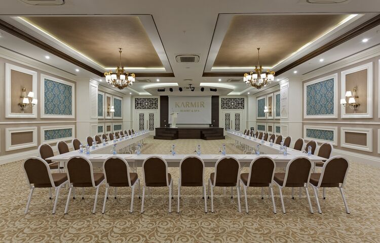 Karmir Hotel Resort & Spa