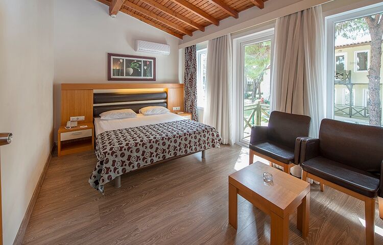 Crystal Flora Beach Resort