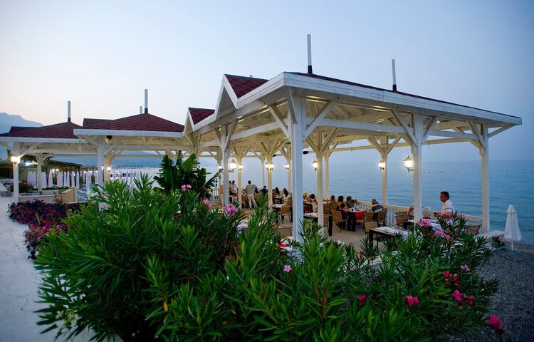 Crystal Flora Beach Resort