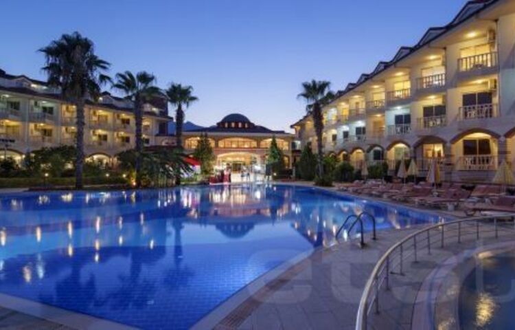 Larissa Sultans Beach