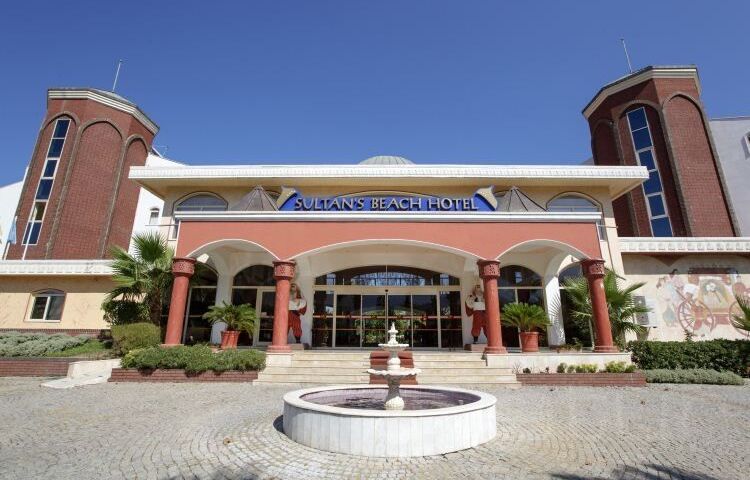 Larissa Sultans Beach