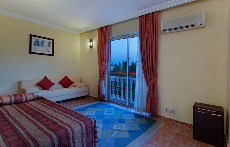 Larissa Sultans Beach