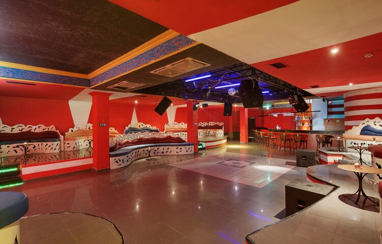 Larissa Sultans Beach