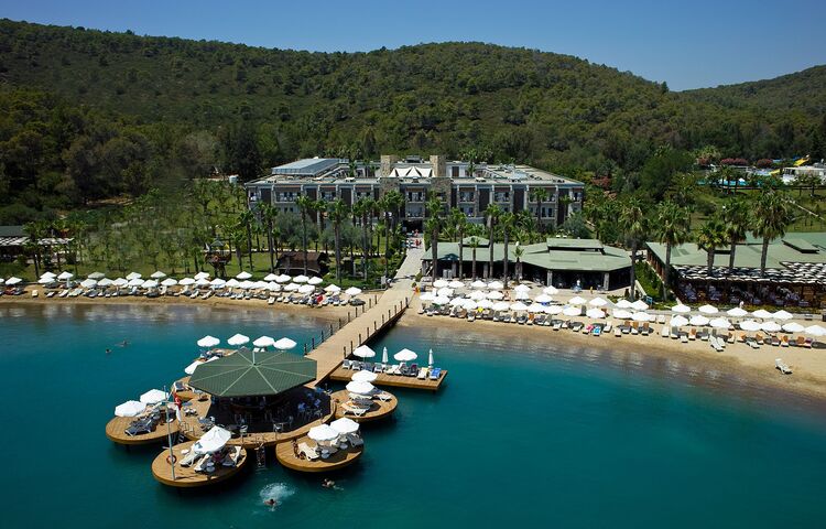 Crystal Green Bay Resort & SPA