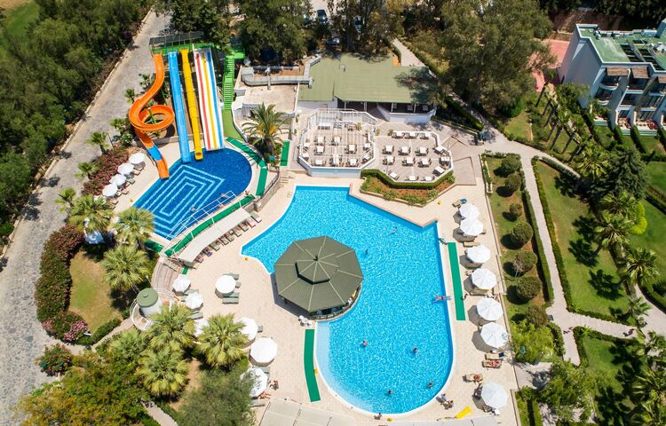 Crystal Green Bay Resort & SPA