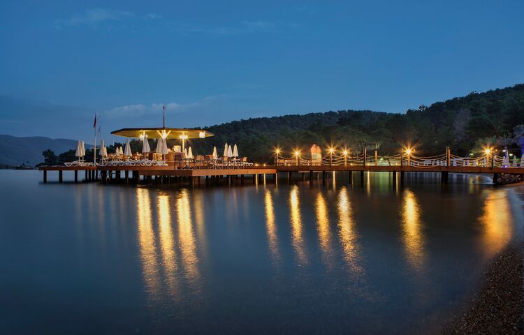 Crystal Green Bay Resort & SPA