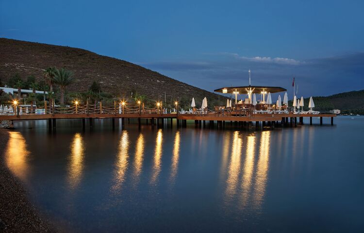 Crystal Green Bay Resort & SPA