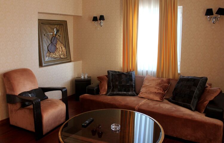 Rena Hotel